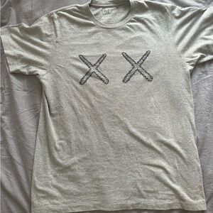 Kaws Uniqlo Limited Edition Graphic XX grey Tee Rare!